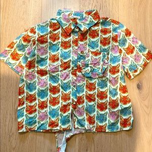 Cute cropped cat button down.